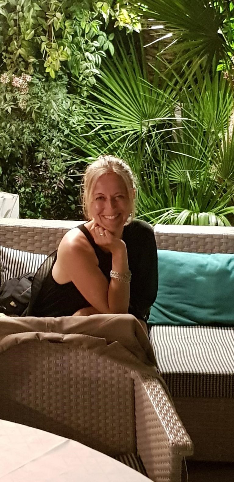 PHOTO KARINE 768x1580