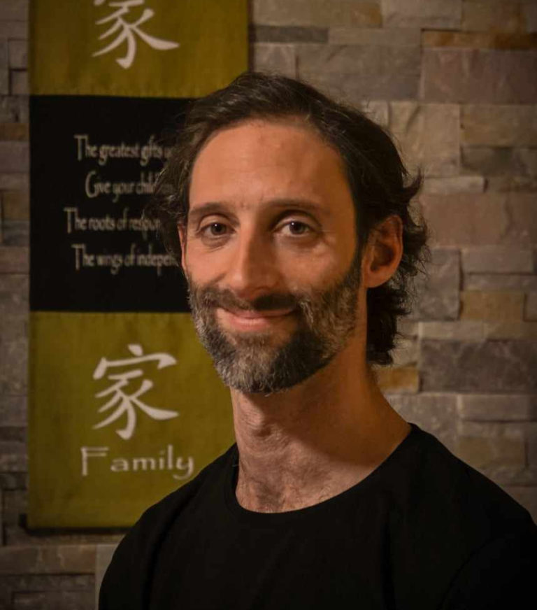 399755341 1538095193686567 8729509235575406424 n 768x872