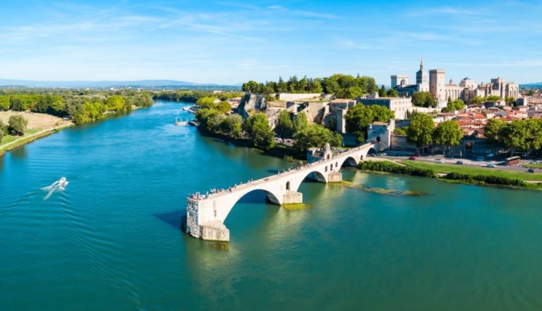 avignon2400 1024x588 1 768x441