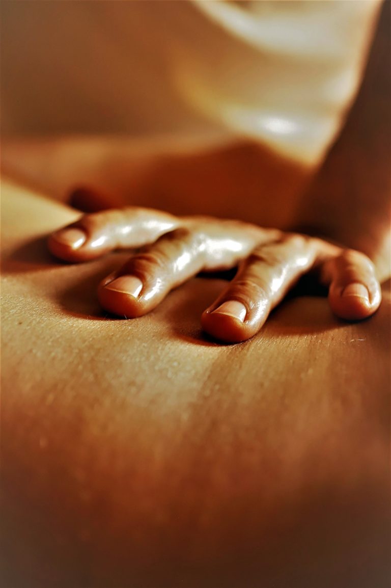 GP main flou 768x1154