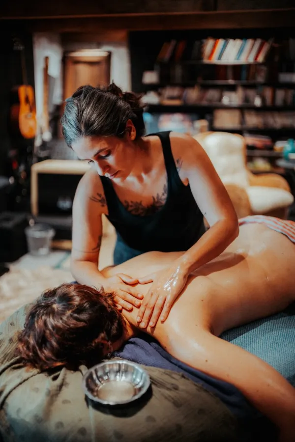 Massage postnatal